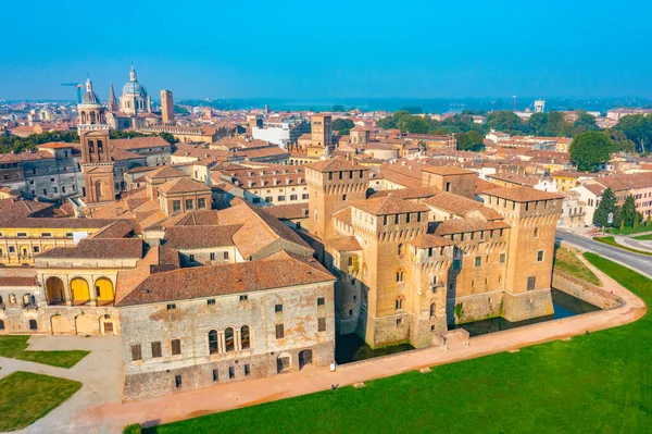 İtalya 'nın Mantua şehrinde Aziz George Kalesi.