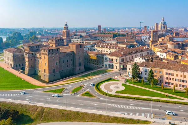 İtalya 'nın Mantua şehrinde Aziz George Kalesi.