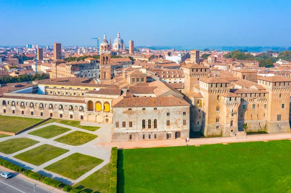 İtalya 'nın Mantua şehrinde Aziz George Kalesi.