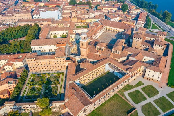 İtalya 'nın Mantua şehrinde Aziz George Kalesi.