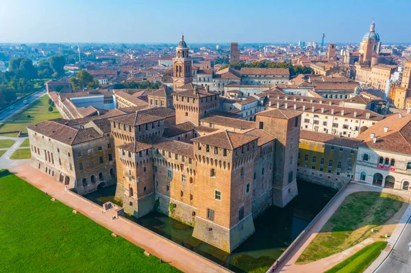 İtalya 'nın Mantua şehrinde Aziz George Kalesi.