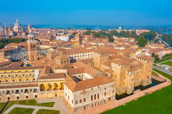 İtalya 'nın Mantua şehrinde Aziz George Kalesi.