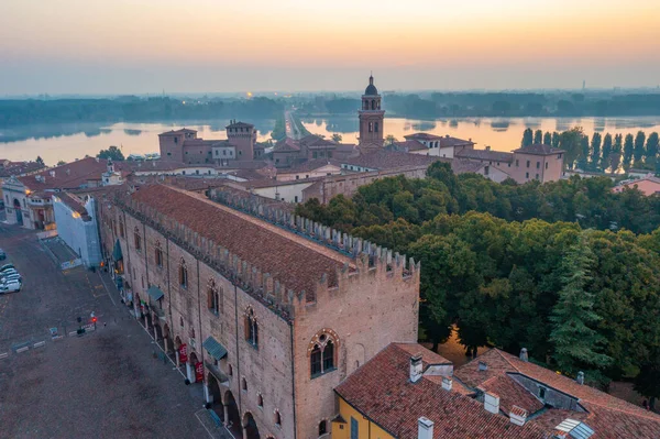 İtalyan şehri Mantua 'daki Palazzo Ducale Sarayı.