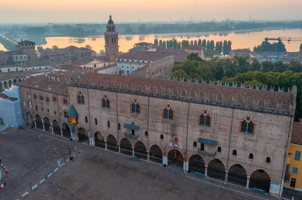 İtalyan şehri Mantua 'daki Palazzo Ducale Sarayı.