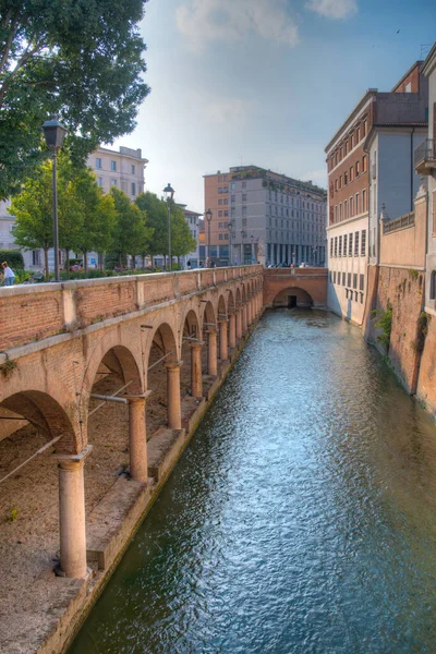 İtalyan kasabası Mantua 'daki eski balık pazarı.