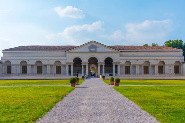 İtalyan kasabası Mantua 'daki Palazzo Te' nin iç avlusunda..