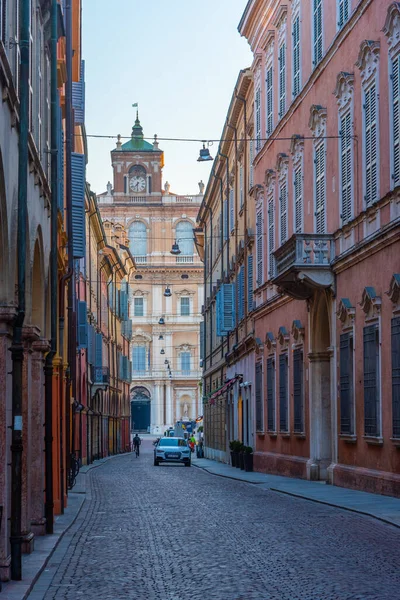 İtalyan kenti Modena 'daki tarihi bina.