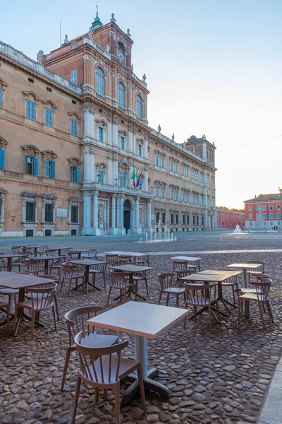 İtalyan kenti Modena 'daki Palazzo Ducale Sarayı.