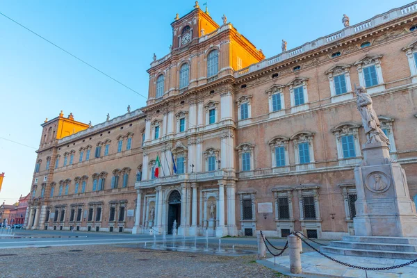 İtalyan kenti Modena 'daki Palazzo Ducale Sarayı.