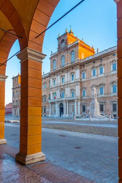 Palazzo Ducale İtalyan kenti Modena 'daki bir atari salonundan izlendi..
