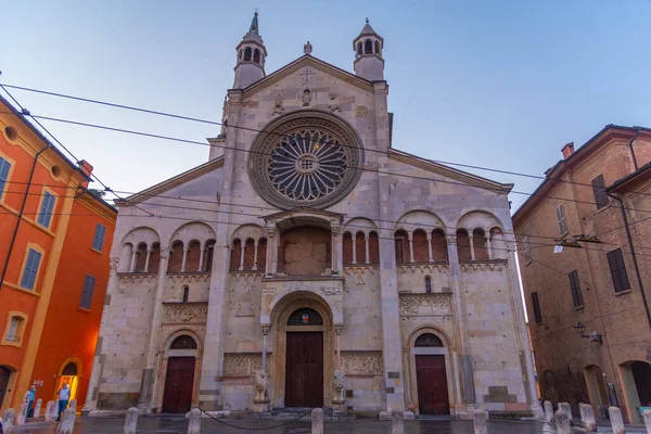 İtalya 'daki Modena Katedrali' nin gün doğumu manzarası.