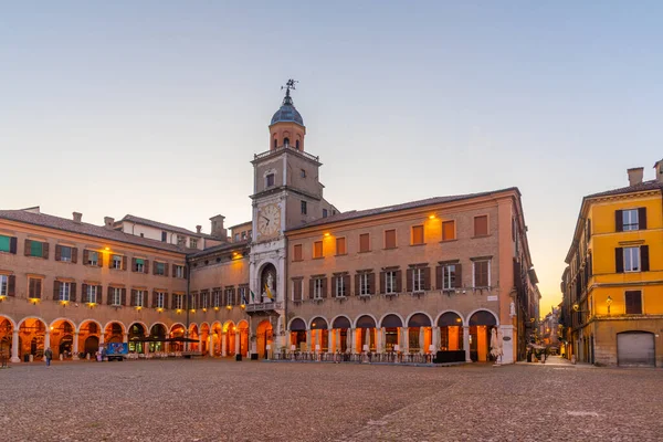 Sunrise Άποψη Του Palazzo Comunale Στην Ιταλική Πόλη Modena — Φωτογραφία Αρχείου