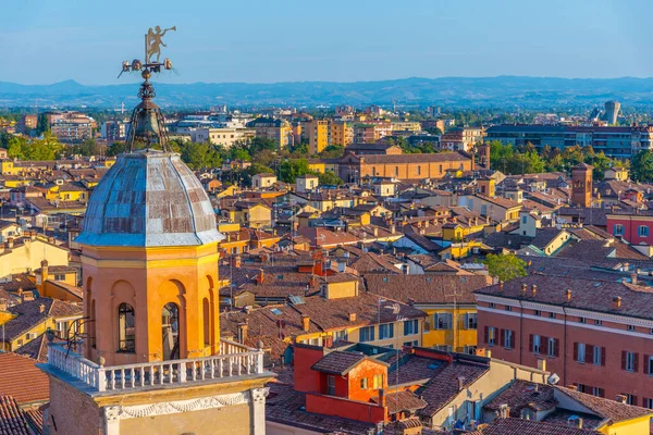 İtalyan kenti Modena 'daki Palazzo Comunale' in hava manzarası.