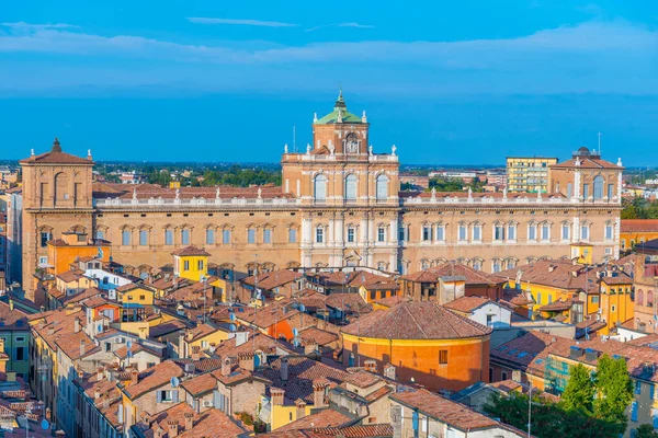 İtalyan kenti Modena 'daki Palazzo Ducale' nin hava manzarası.