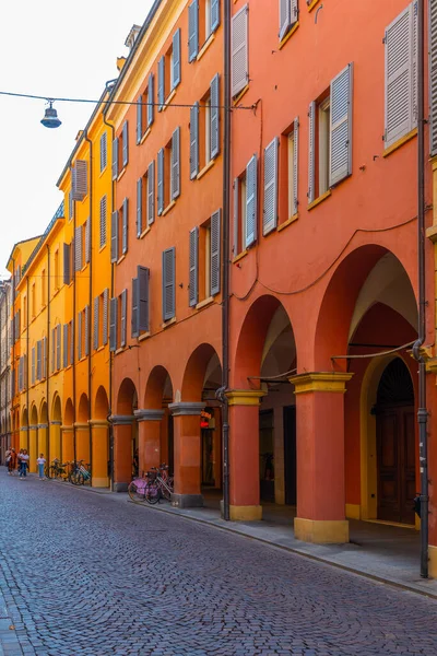 İtalyan kenti Modena 'daki tarihi bina.