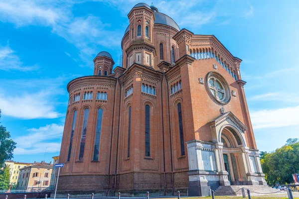 Tempio Monumentale di San Giuseppe ai Caduti Guerra, İtalyan kenti Modena 'da.