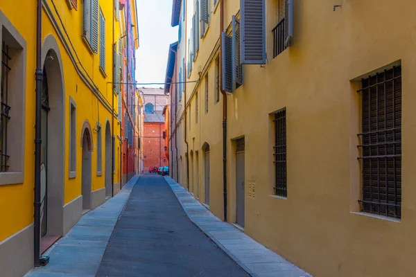 Bunte Fassaden Historischer Gebäude Der Italienischen Stadt Modena — Stockfoto