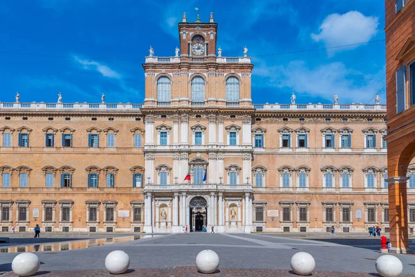 İtalyan kenti Modena 'daki Palazzo Ducale Sarayı.