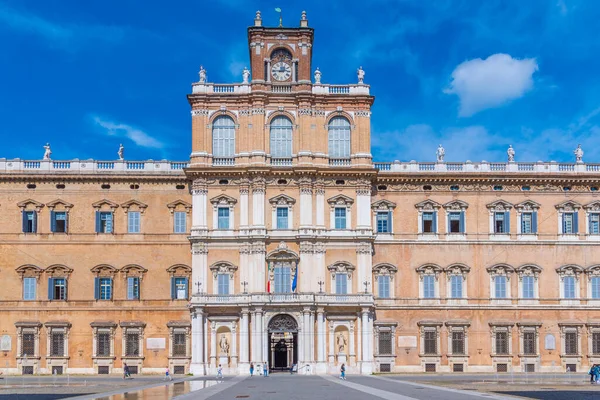İtalyan kenti Modena 'daki Palazzo Ducale Sarayı.