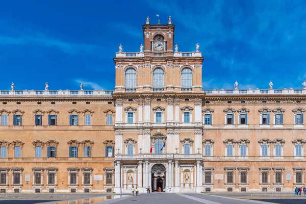 İtalyan kenti Modena 'daki Palazzo Ducale Sarayı.