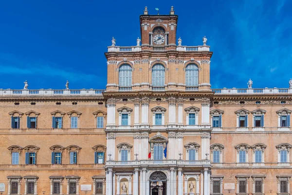 İtalyan kenti Modena 'daki Palazzo Ducale Sarayı.