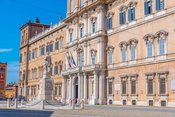 İtalyan kenti Modena 'daki Palazzo Ducale Sarayı.