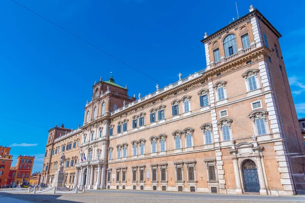 İtalyan kenti Modena 'daki Palazzo Ducale Sarayı.