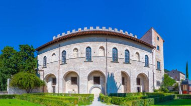 İtalyan kenti Gubbio 'da Giardini del Voltone