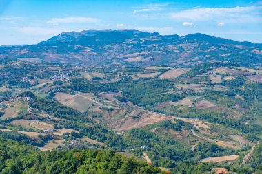San Marino 'yu çevreleyen hava manzarası.