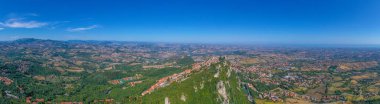 San Marino ve çevresindeki manzaranın manzarası.