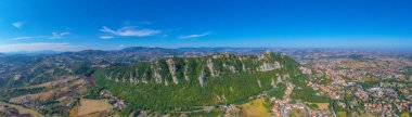 San Marino ve çevresindeki manzaranın manzarası.
