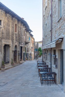 Citta di San Marino 'daki eski bir sokak manzarası.