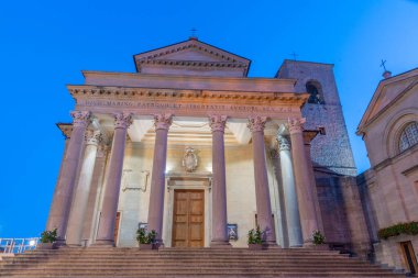 Basilica di San Marino 'nun gündoğumu manzarası. San Marino Cumhuriyeti Katolik Kilisesi.