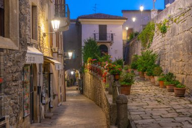 Citta di San Marino 'daki eski bir sokak manzarası.