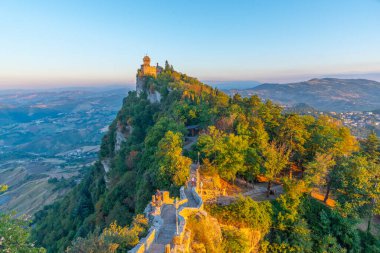 Cesta ya da Fratta 'ya çıkan merdiven manzarası. San Marino' nun ikinci kulesi..