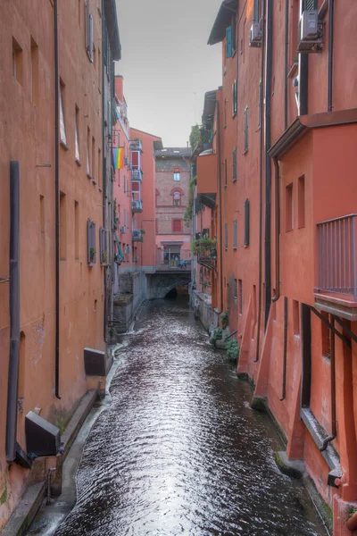 イタリアの町ボローニャのCanale Rinoチャンネル — ストック写真