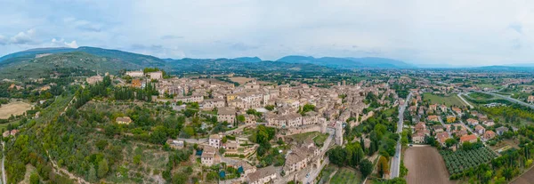 İtalyan kasabasının hava görüntüsü Büyüleyici