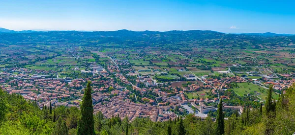 İtalyan şehri Gubbio 'nun panoramatik manzarası