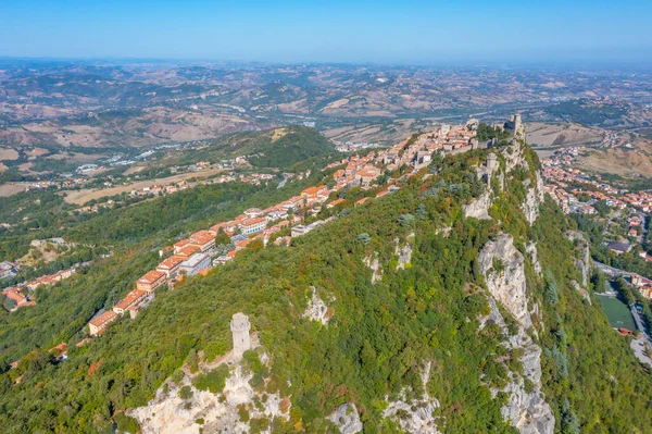 San Marino ve çevresindeki manzaranın manzarası.