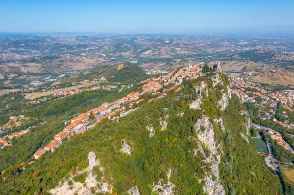 San Marino ve çevresindeki manzaranın manzarası.