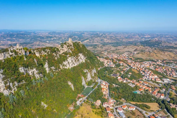 San Marino ve çevresindeki manzaranın manzarası.