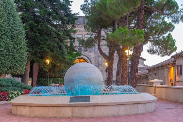 Citta di San Marino 'da Giardino dei Luburni' nin gündoğumu manzarası.