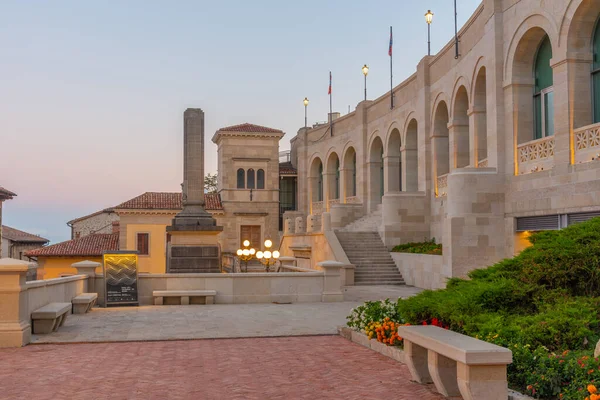 San Marino 'daki Modern Sanat Galerisinin Gündoğumu.