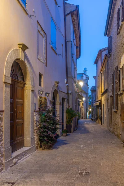 Citta di San Marino 'daki eski bir sokak manzarası.