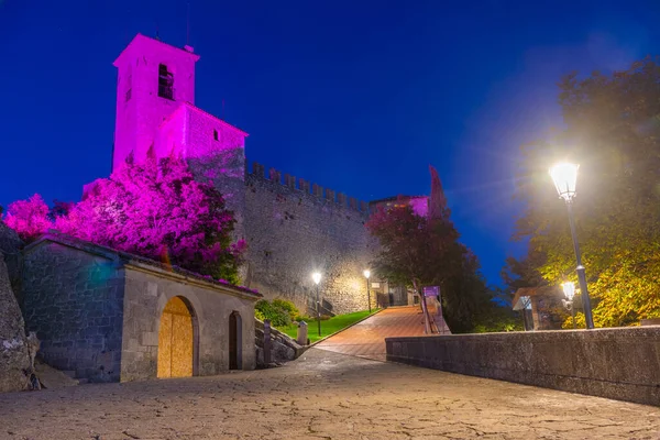 Guaita 'nın günbatımı manzarası - San Marino' nun Birinci Kulesi.