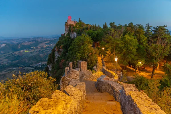 Vista Atardecer Escalera Que Conduce Cesta Fratta Segunda Torre San — Foto de Stock