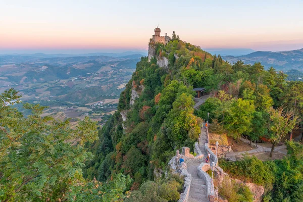 Cesta ya da Fratta 'ya çıkan merdiven manzarası. San Marino' nun ikinci kulesi..