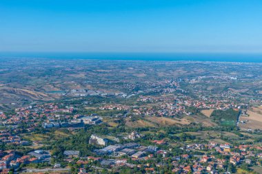 Adriyatik Denizi 'ne doğru San Marino' nun hava manzarası.
