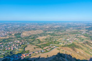 Adriyatik Denizi 'ne doğru San Marino' nun hava manzarası.