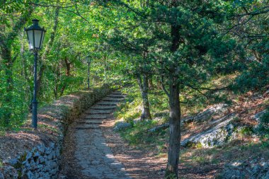 San Marino 'daki Monte Titano' da yürüyüş parkurunda..